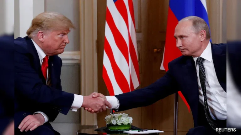 9a4admuo_donald-trump-vladimir-putin-_625x300_25_February_25